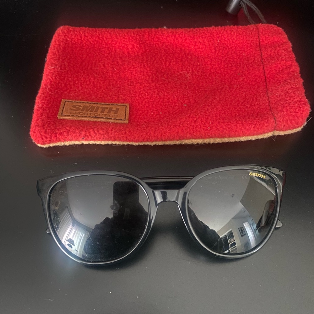 SMITH Black Wayfarer Sunglasses Classic Style